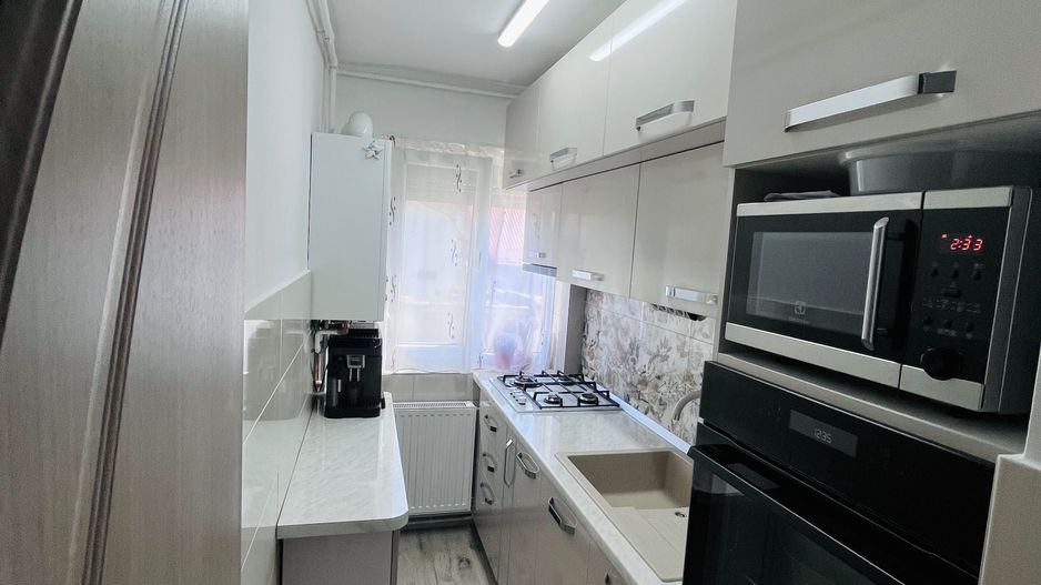 BRASADAS vinde ap 2 cam RENOVAT etaj 1/4 14 Mai Nufărului. - Poză 3