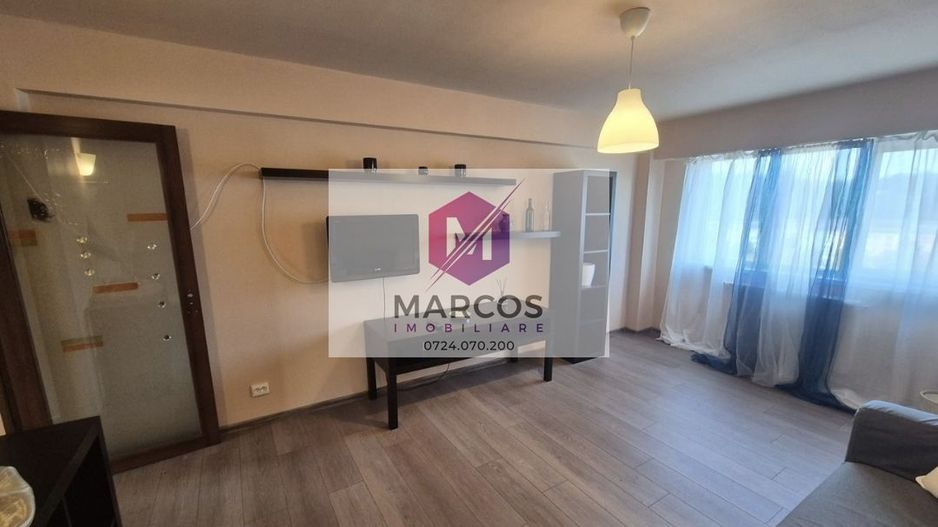 Vand apartament 3 camere Micro 4 - Poză 1