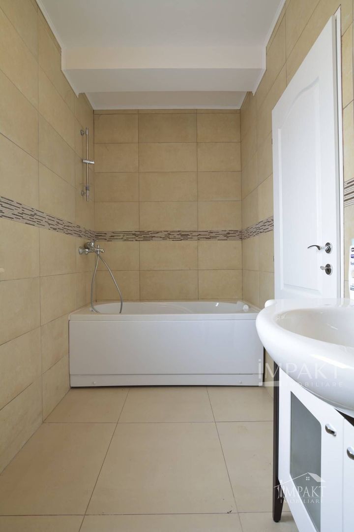 Casa cuplata cu 6 camere si curte in cartierul Intre lacuri. - Poză 7