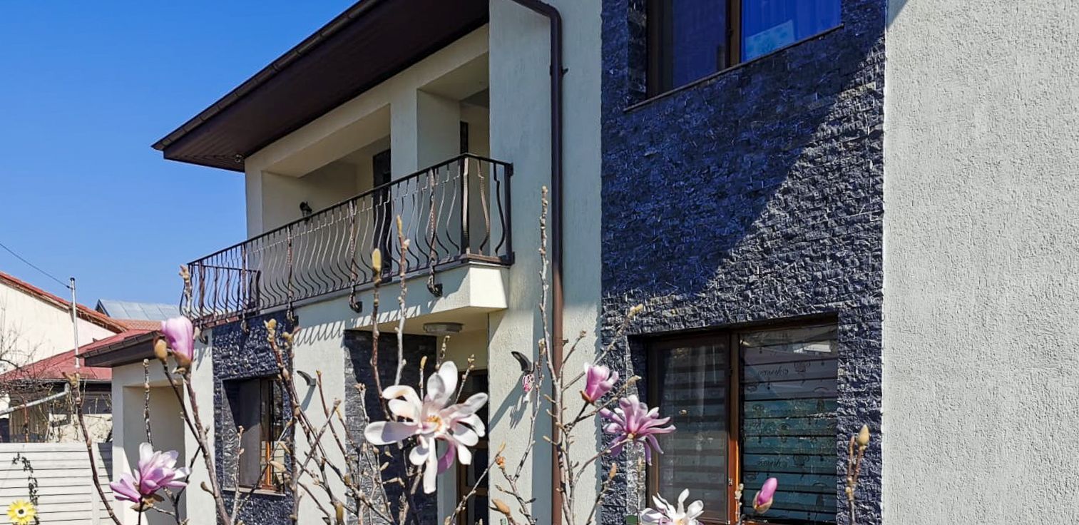 Descoperă Eleganța și Rafinamentul: Vila de Vis pe un lot generos - Poză 2