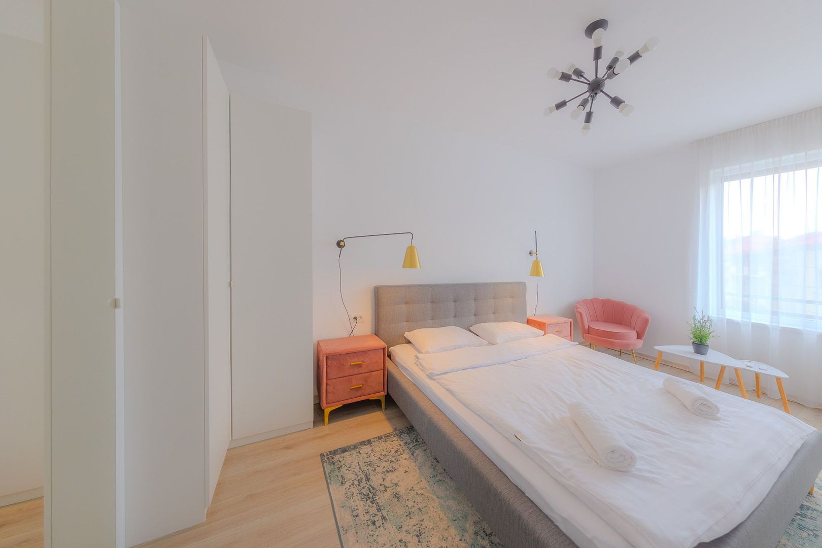 Apartament 3 camere, ultracentral, Oradea. 250 000 E + TVA. Comision 0 - Poză 8