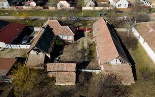 Casă cu teren generos de 2,880mp în Secusigiu - Poză 24