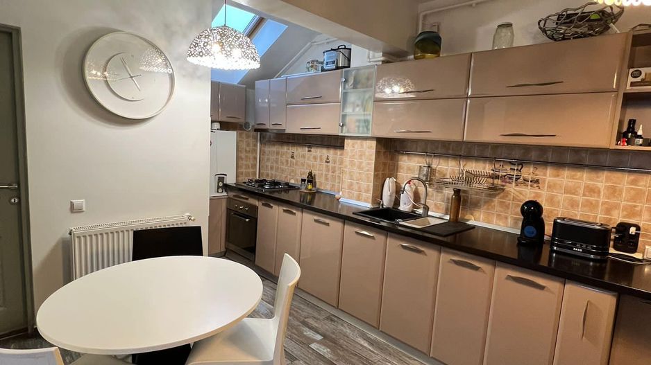 Apartament cu 3 camere - Poză 1