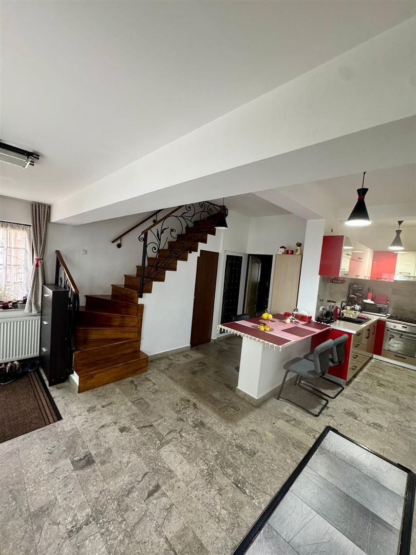 Casa cu 3 camere Ultracentrala - Poză 1