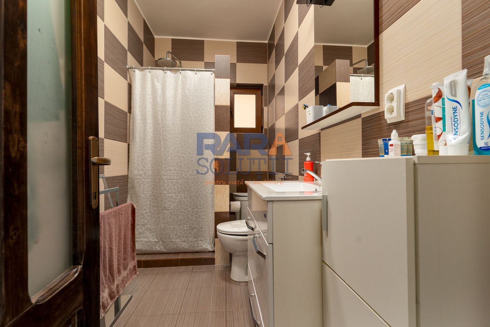 Casă 2013, teren 1366 mp, zonă centrală - Poză 5