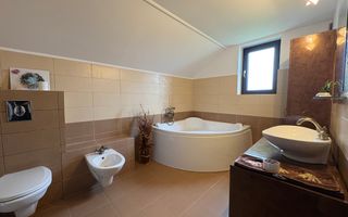 Casa cu 5 camere  I Curte 920 mp  I Tocile - Poză 11