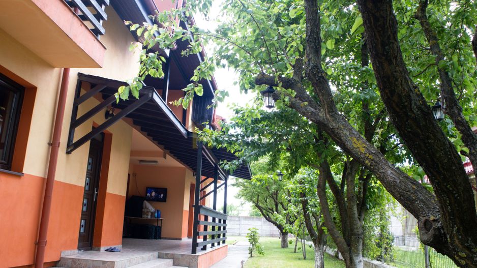 Vila spatioasa pt doua familii 10 camere Clinceni Monumentul Eroilor - Poză 4