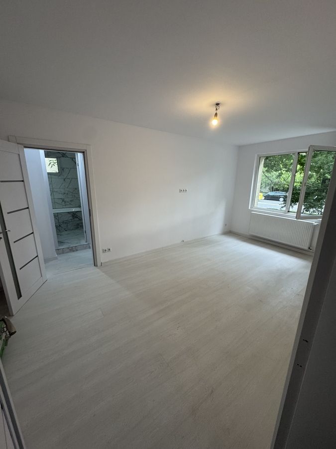 Vanzare Apartament 2 Camere Calea  Vitan intersectia Mihai Bravu - Poză 13