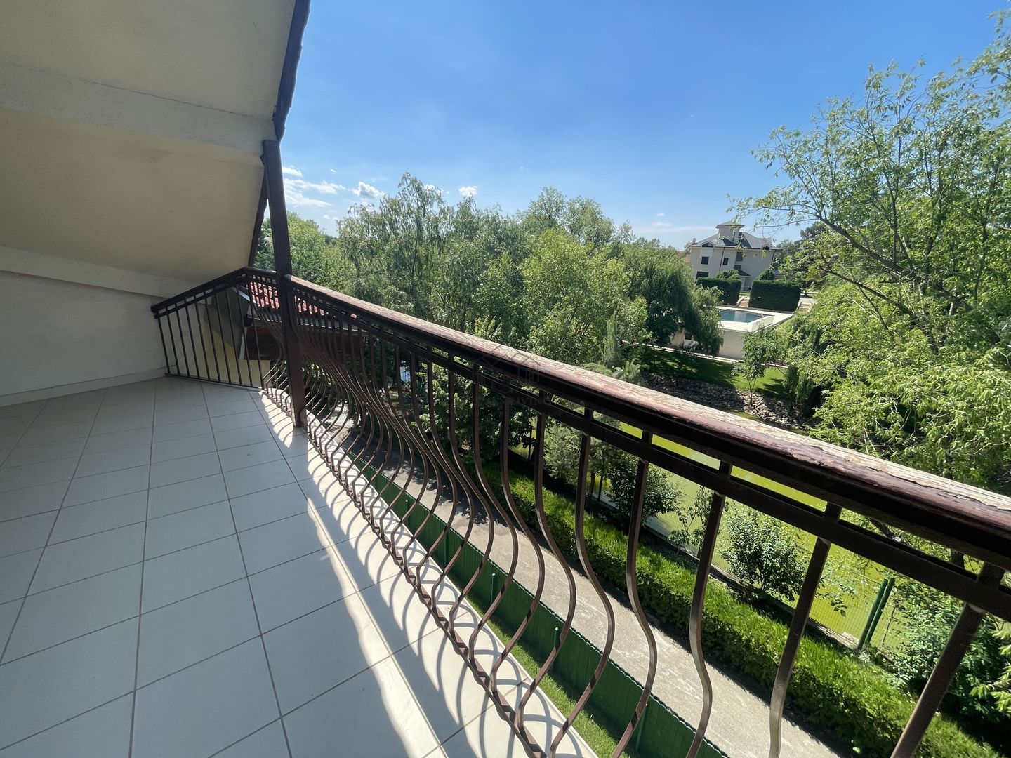 VILA CU 5 DORMITOARE IN COMPLEX REZIDENTIAL - Poză 23