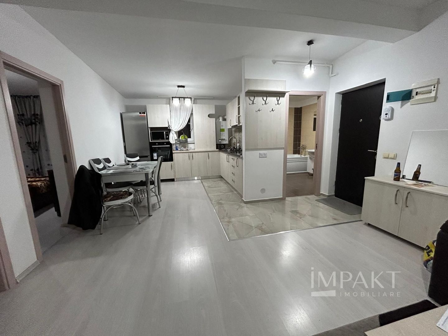 Apartament de inchiriat cu 3 camere, parcare, zona Terra! - Poză 3