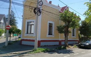 Casă 5 camere, 3 bai,2 bucătării, 200 mp utili, 370 mp teren - Poză 1