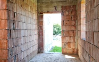 Casă de vânzare la roșu | 93.500 € | pe strada Luncii | în Cătălina - Poză 13