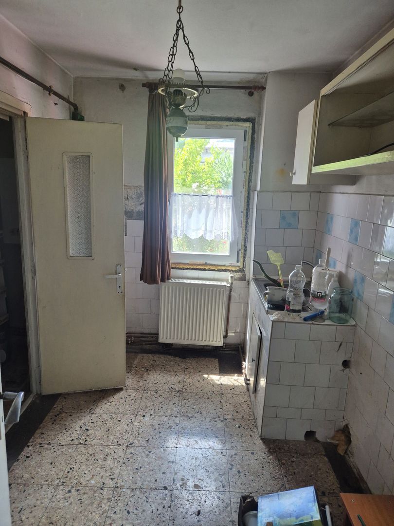 Vand apartament 2 camere zona Trandafiru - Poză 3