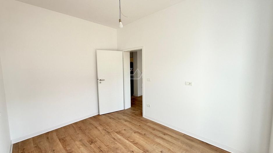 Bucatarie inchisa. Etaj 1. Loc de parcare. Asfalt. - Poză 9