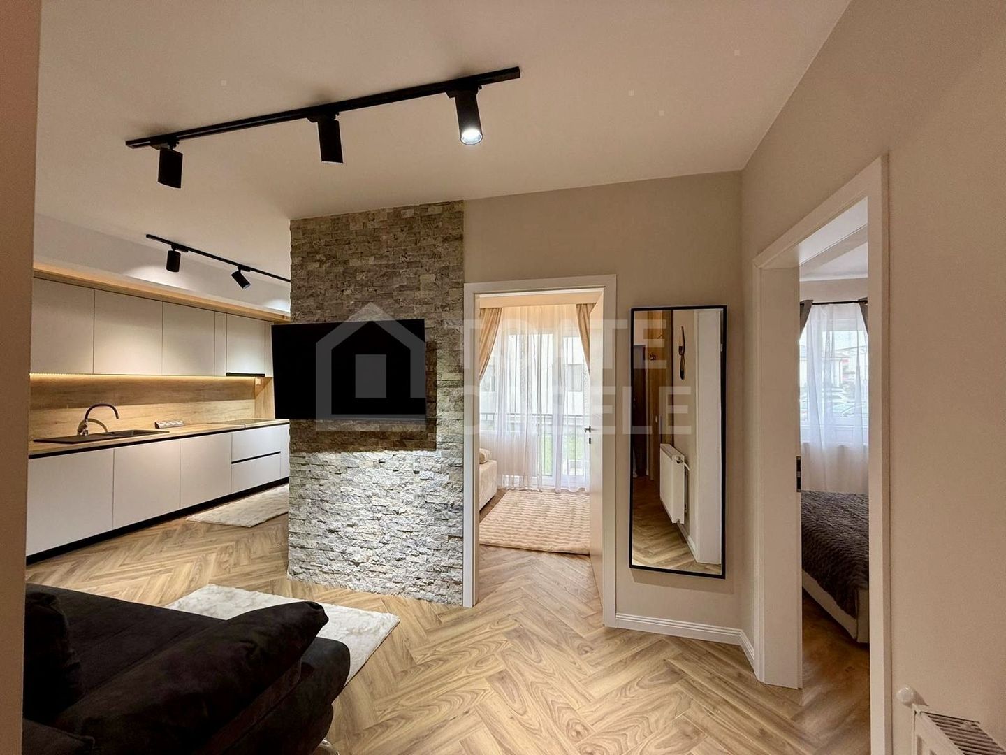 Apartament cu 3 camere, ultrafinisat, gradina, zona Terra - Poză 8