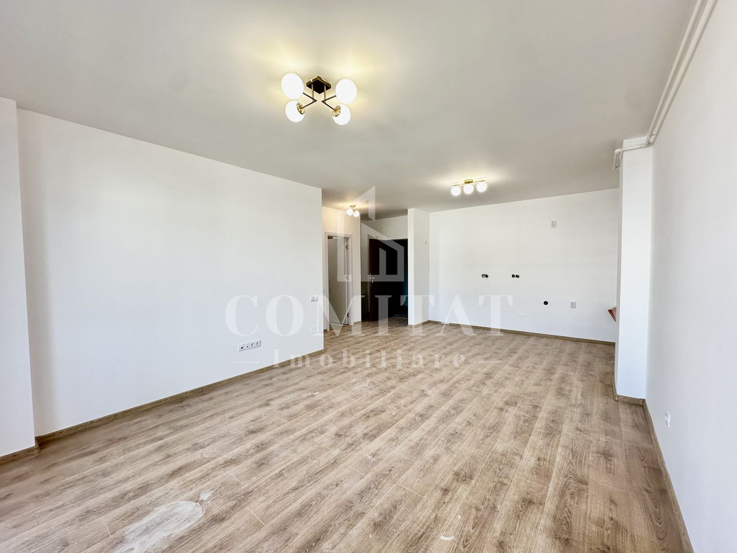 Apartament la etaj intermediar | Finisat | Eroilor - Poză 3