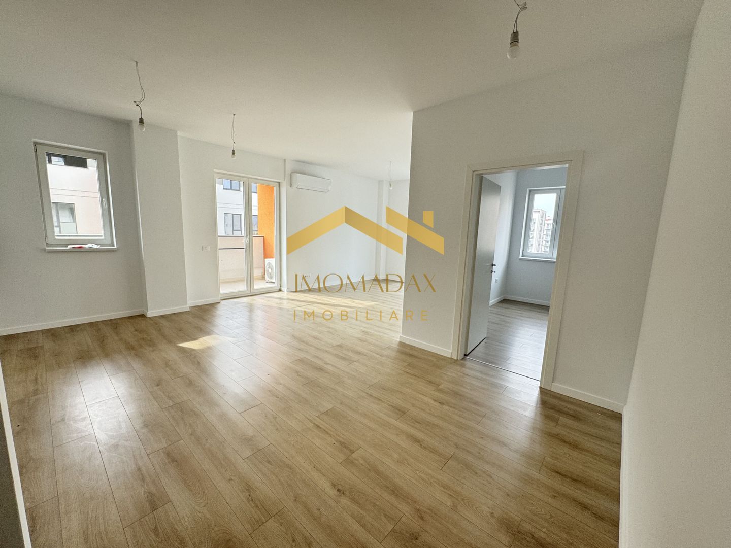 Aradului-3 Camere-Etaj 1 - Poză 2