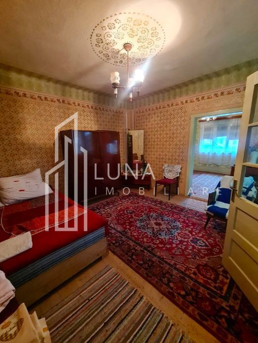 Casă cu teren de 1.000 m² – utilități complete, ideală pentru renovare - Poză 2