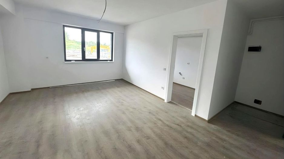 Apartament 3 camere, bloc nou, Cetate - Poză 1