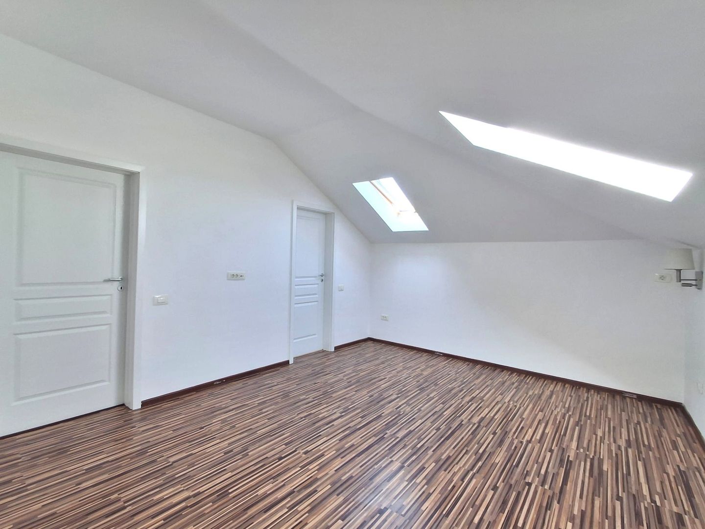 De Vanzare Apartament 4 camere  Militari  Residence - Poză 10