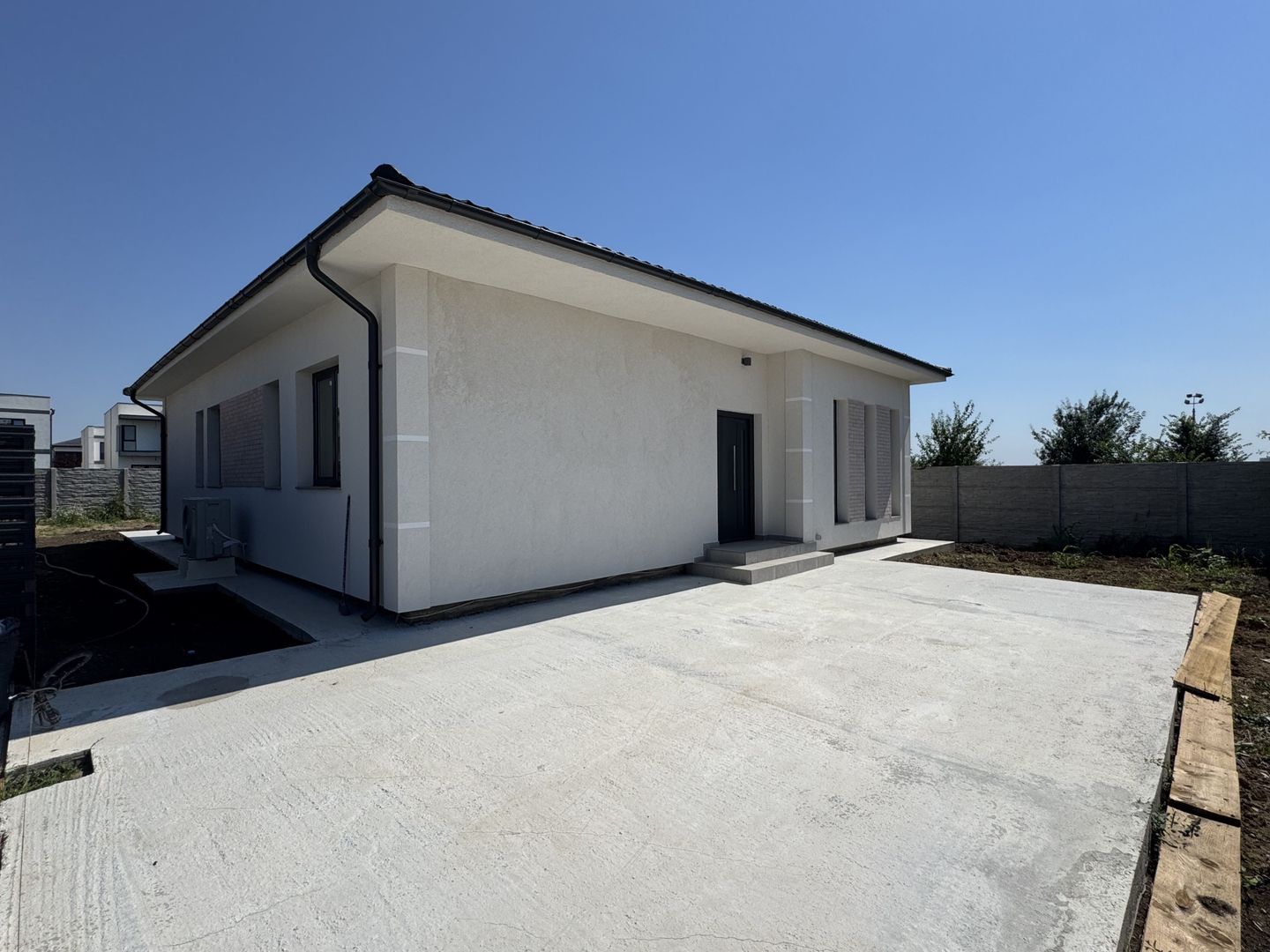 Casa parter Tunari 5 camere curte 400m2, 140m2, UTILITATI, zona buna - Poză 5