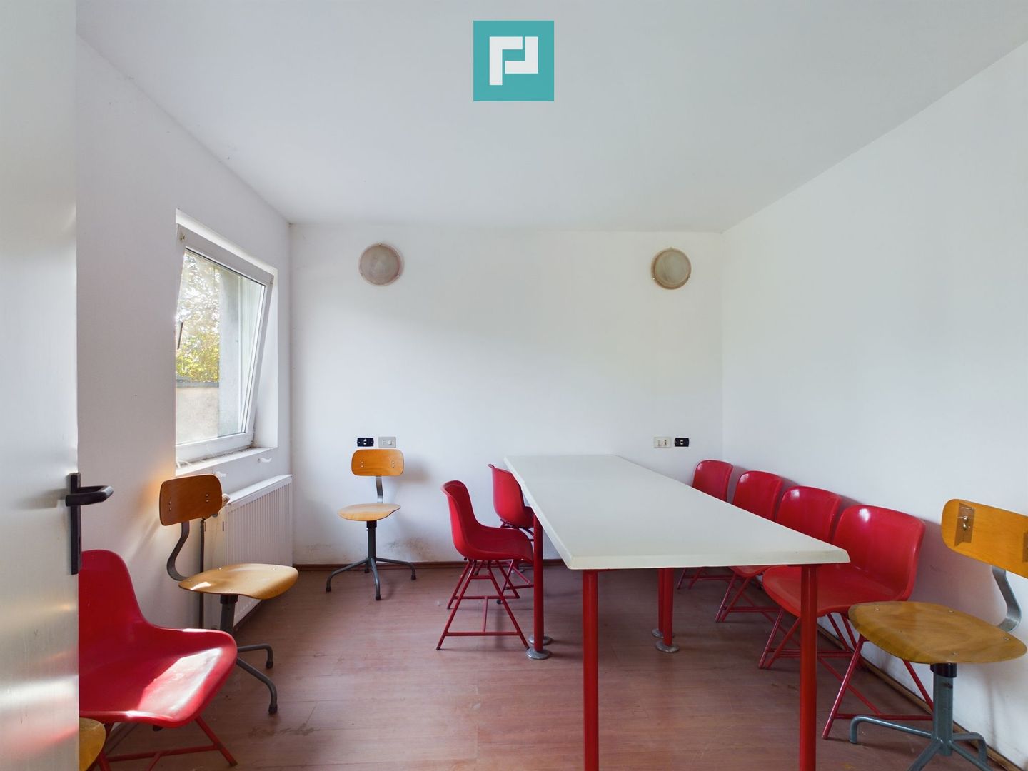 Spațiu industrial cu platformă betonată și teren - Poză 12