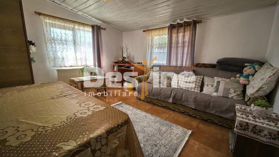 Casă 4 camere și 720 mp teren + beci și anexe - Poză 12