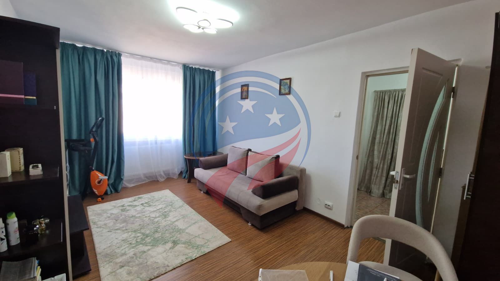DE VÂNZARE – Apartament cu 2 camere, mobilat și utilat, în Craiovița Nouă! - Poză 2