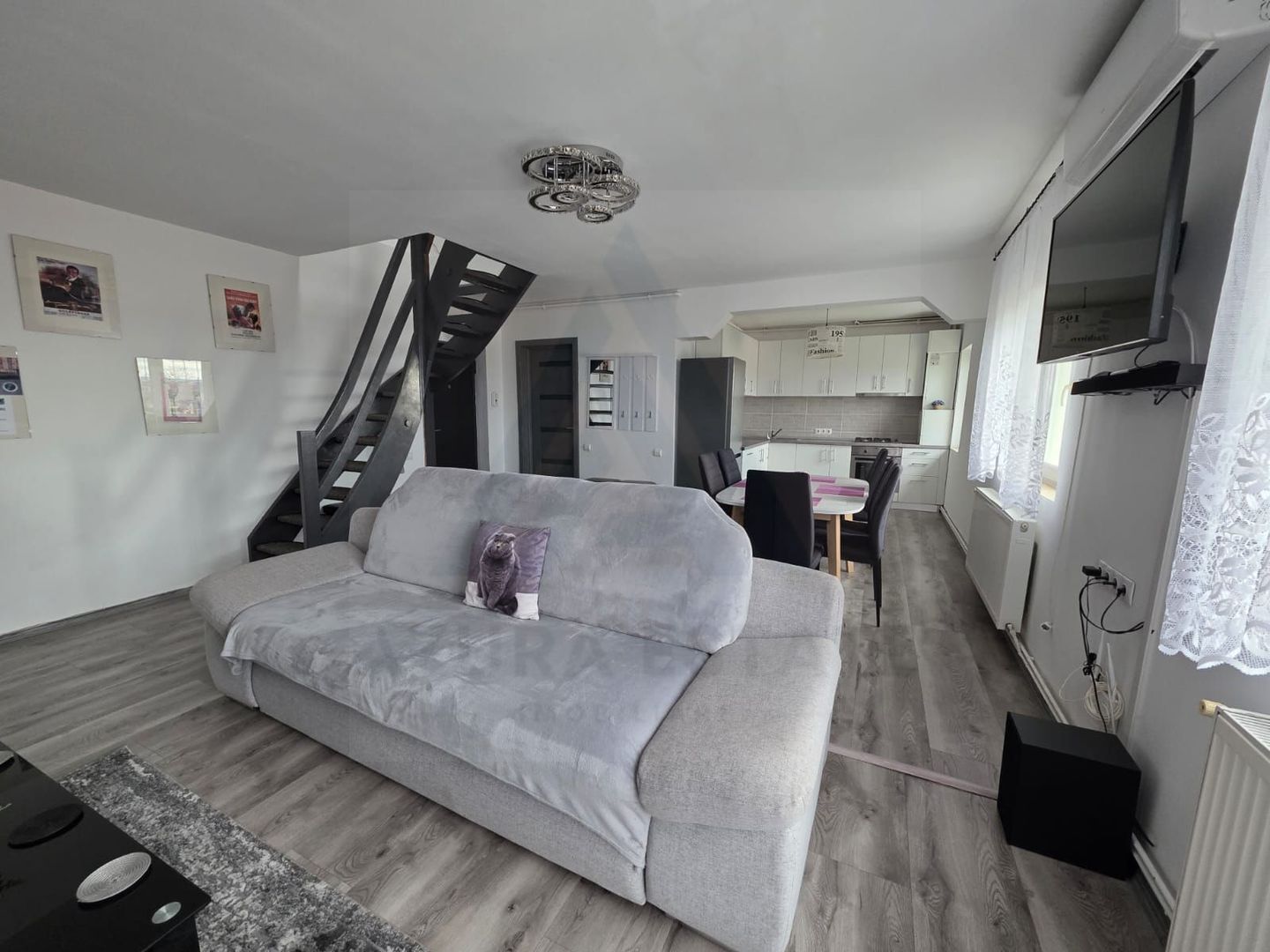 Apartament modern 3 camere 65 mp utili balcon zona Vasile Aaron - Poză 2