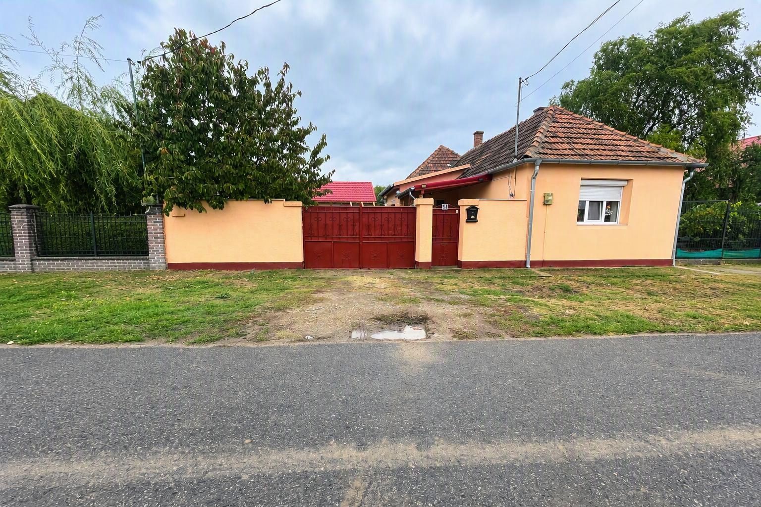 Casă cu 2 dormitoare, anexă și teren 625 mp Biharia - Poză 1