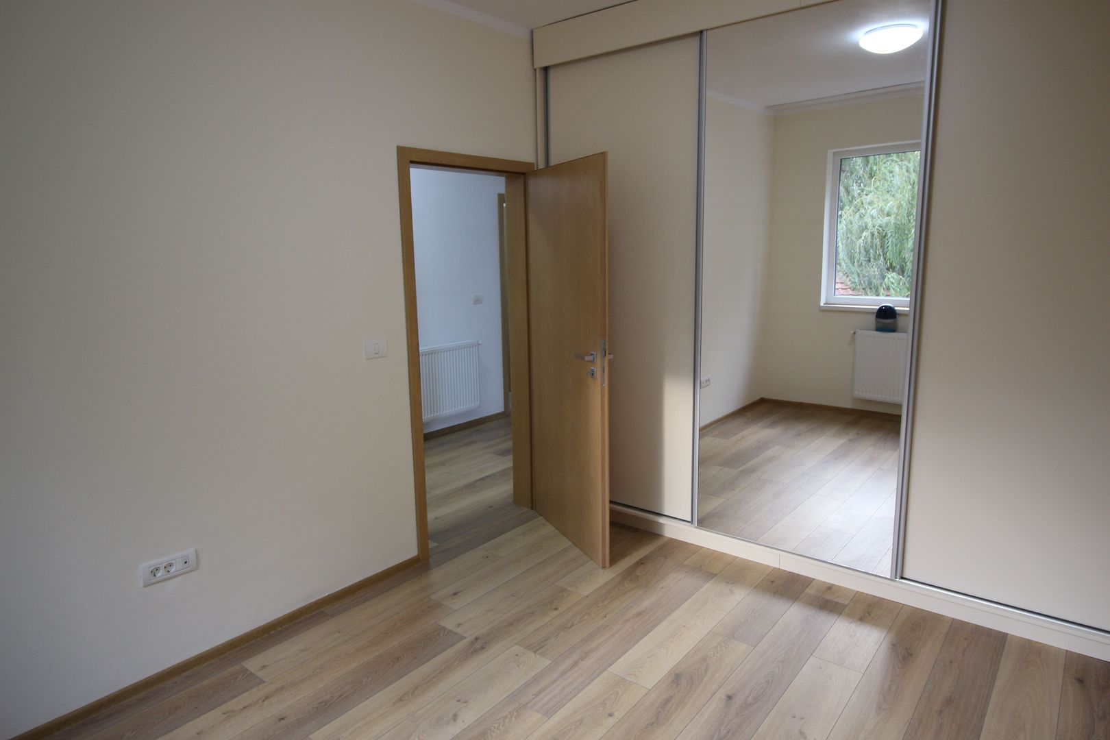 APARTAMENT DEOSEBIT - Poză 10