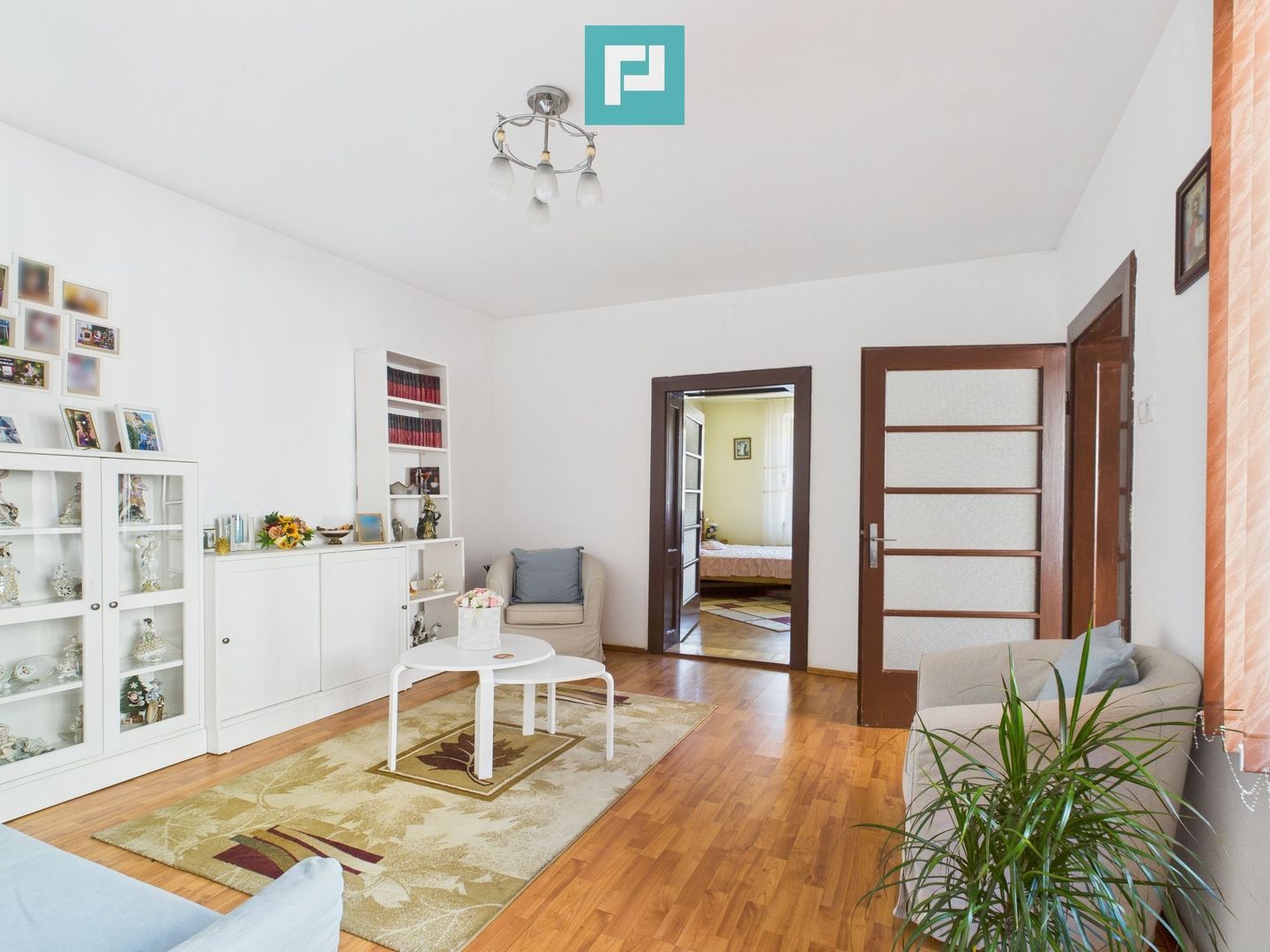 Casă cu 4 camere, curte și atelier mecanic - Sebeș - Poză 1