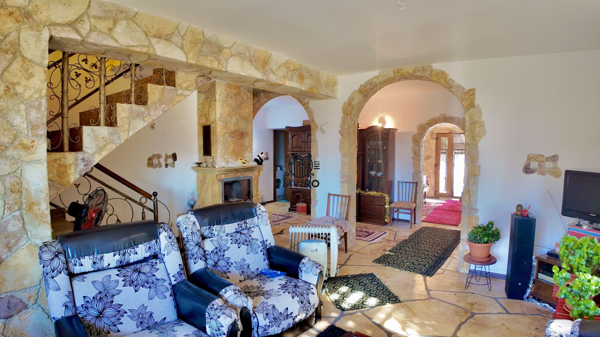 Casa de vanzare in Targoviste - 5 camere, 2 garaje, teren generos - Poză 7