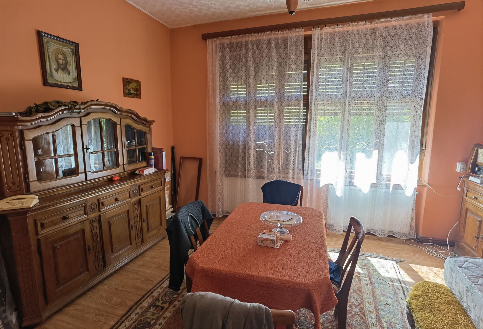 Casa vacanta,investitie  in Gurahont cu teren generos - Poză 3