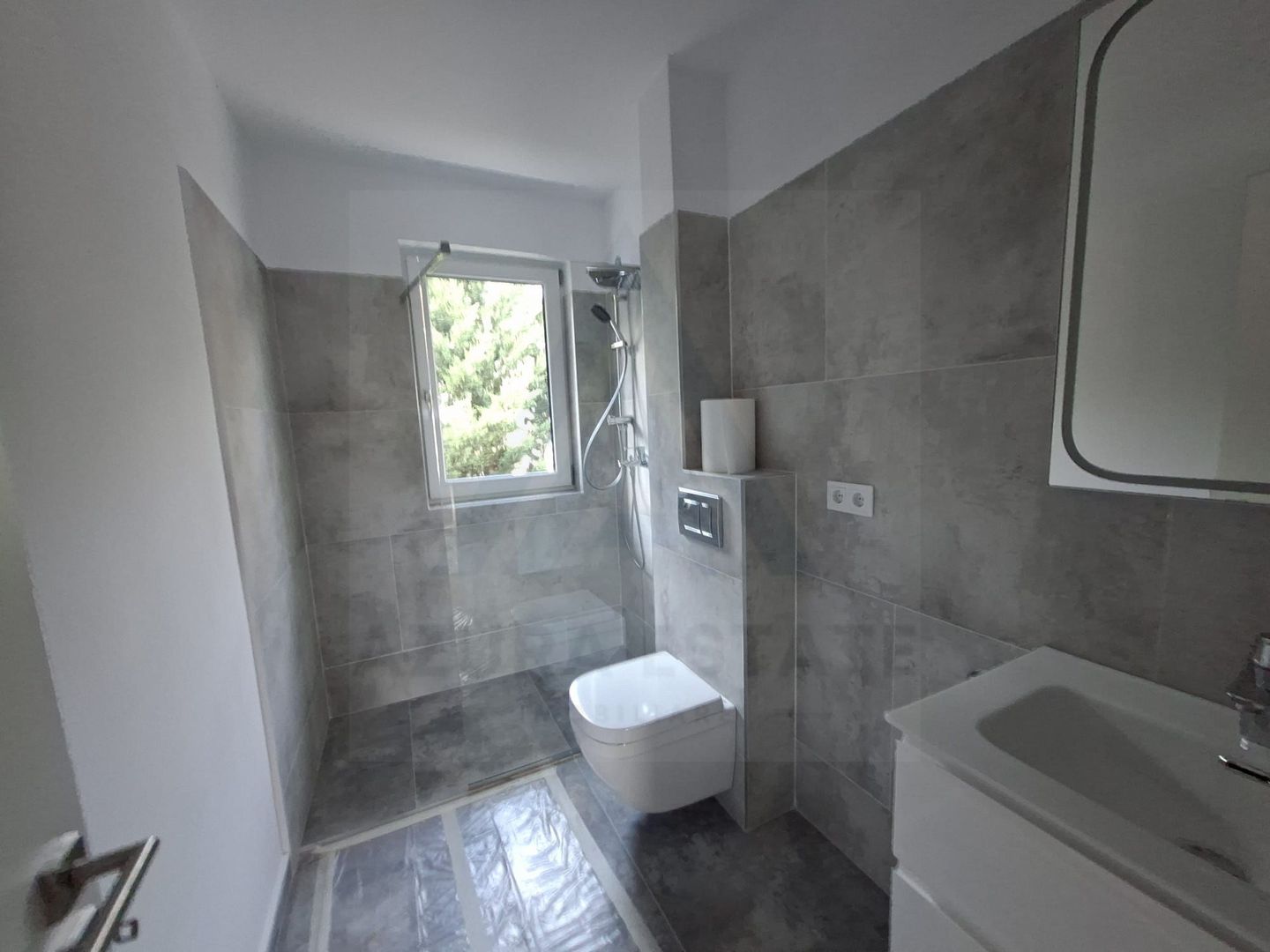 Apartament premium 49.7 mp utili 2 camere si curte 50 mp in Da Vinci - Poză 4