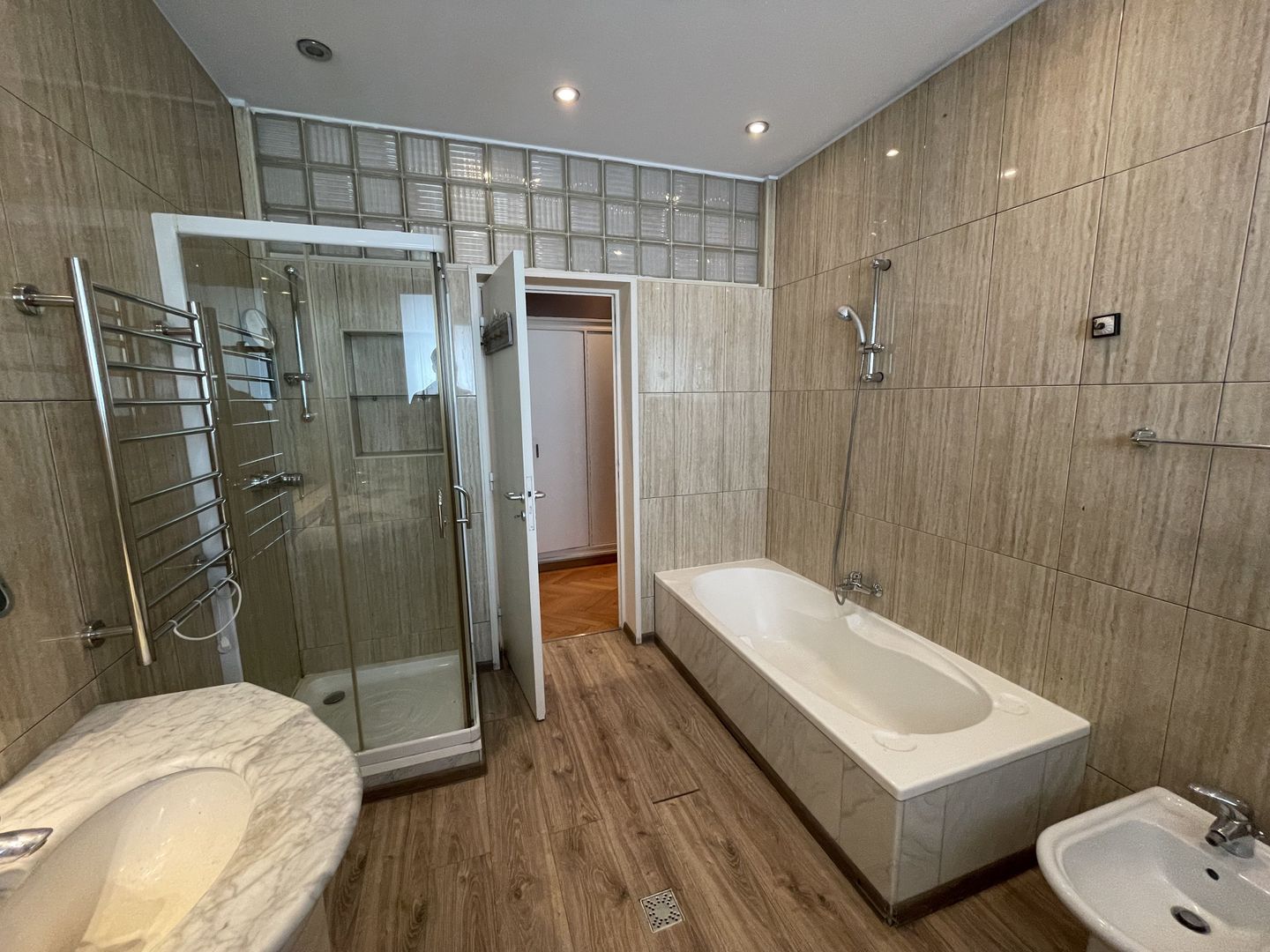Apartament cu 4 camere de vânzare în zona Primaverii - Poză 10
