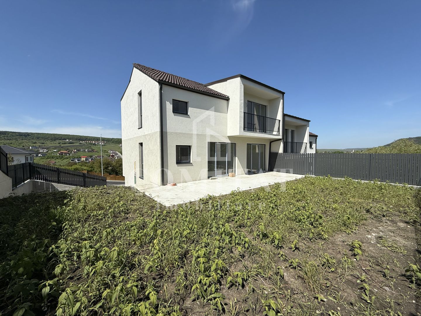 Case cuplate finalizate la intrare în Chinteni - Poză 2