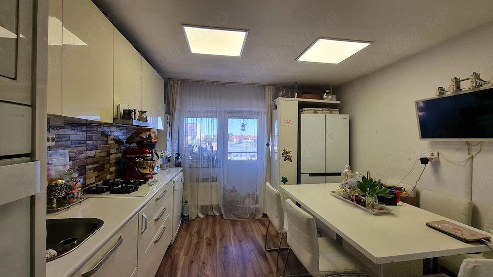 BRASADAS vinde ap 3 cam modernizat și parțial mobilat. - Poză 7