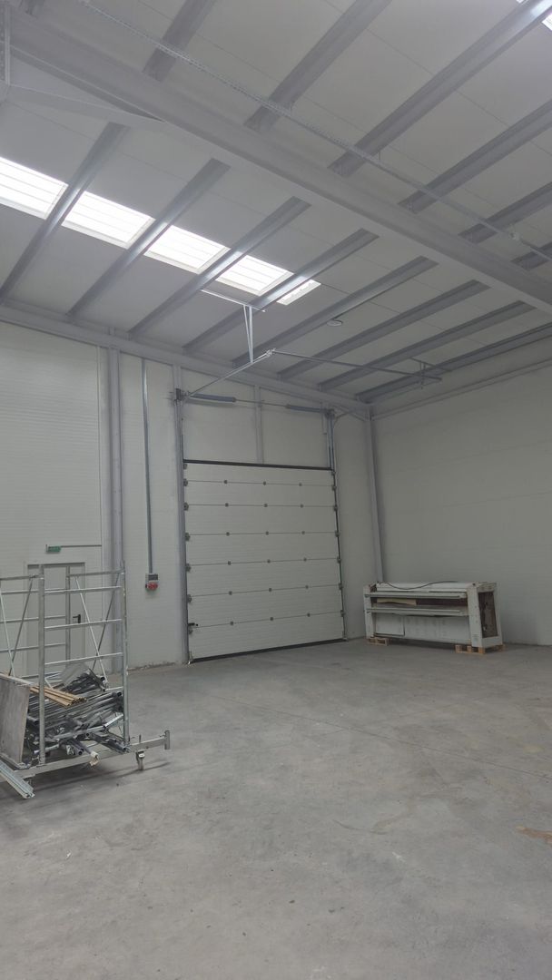 HALA DE VANZARE - Poză 3