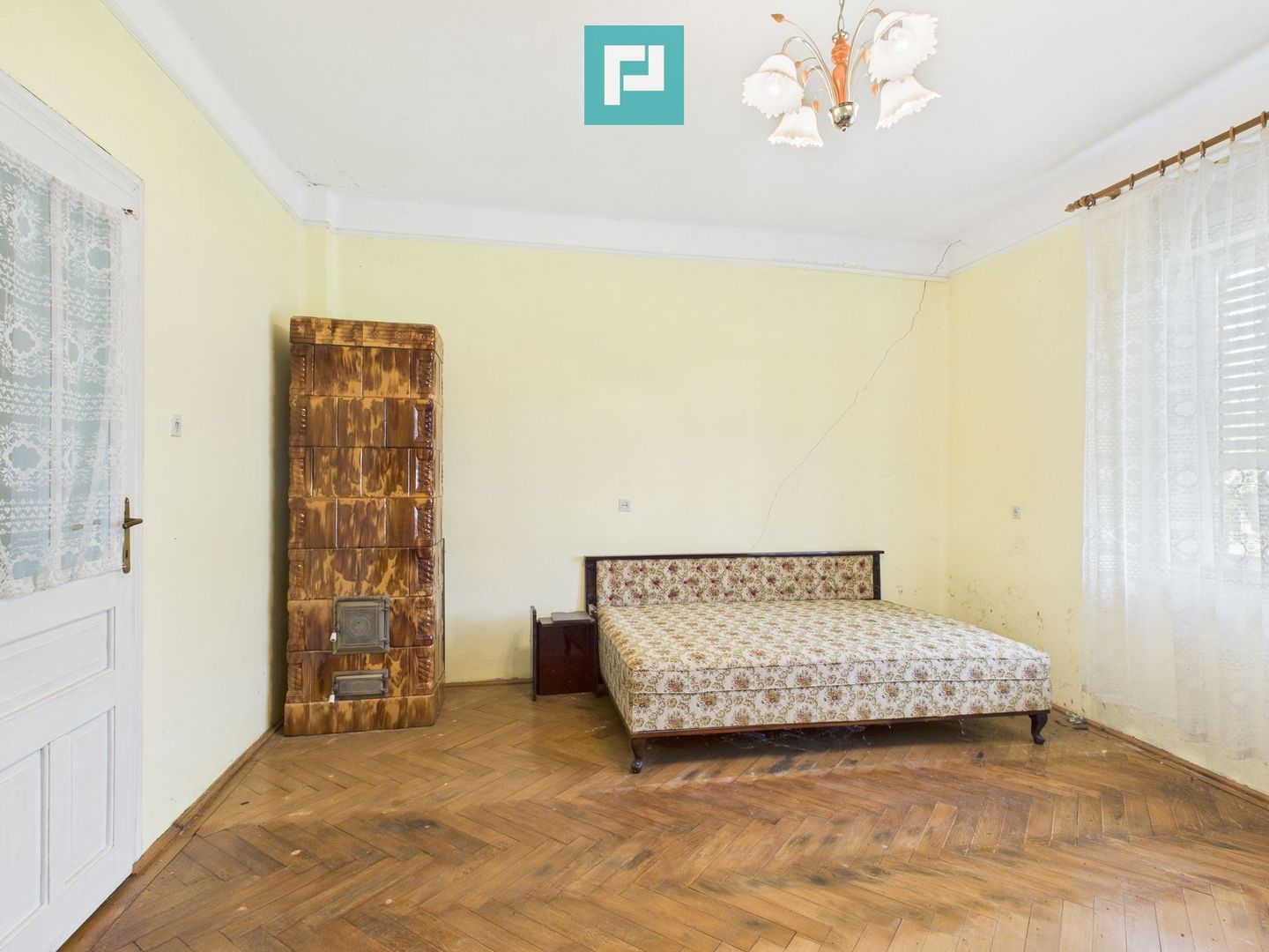 Casă cu teren generos, zonă centrală, Curtici - Poză 4