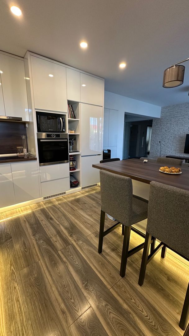 Apartament de vânzare, modern, cu 4 camere, garaj și curte - Poză 3