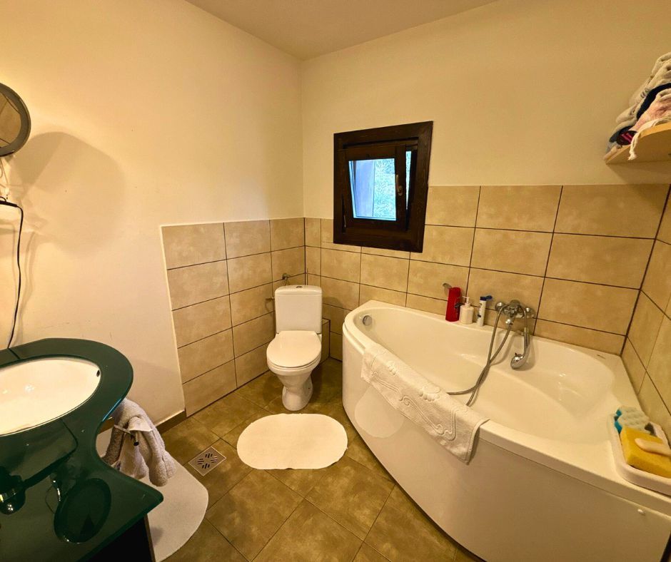 Vilă cu 10 camere P+2E+M 400 M² utili 2800 M² Teren Comandau - Poză 24