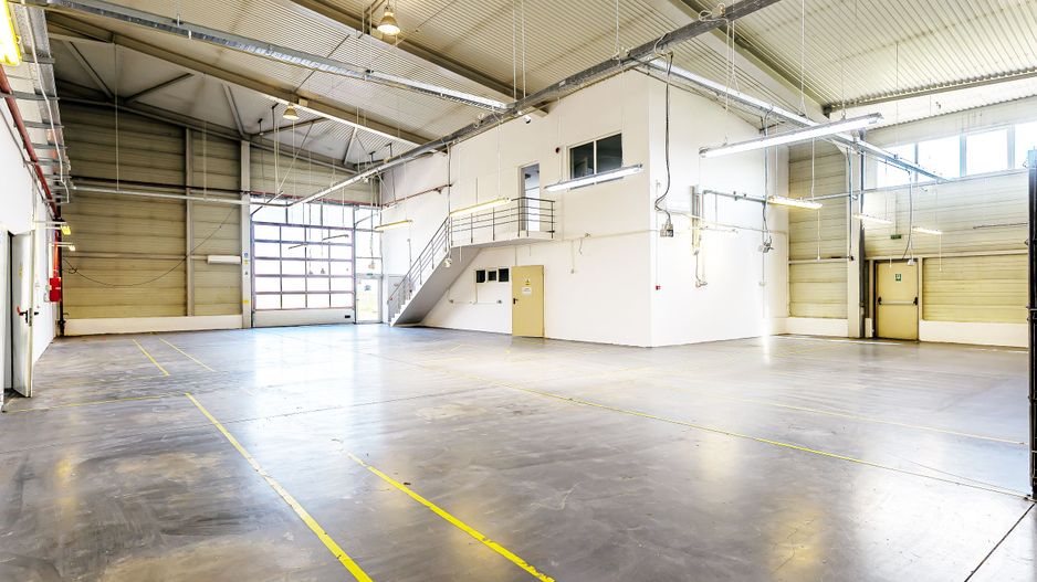 Hală industrială ideală pentru producție sau showroom în Arad 553mp - Poză 2