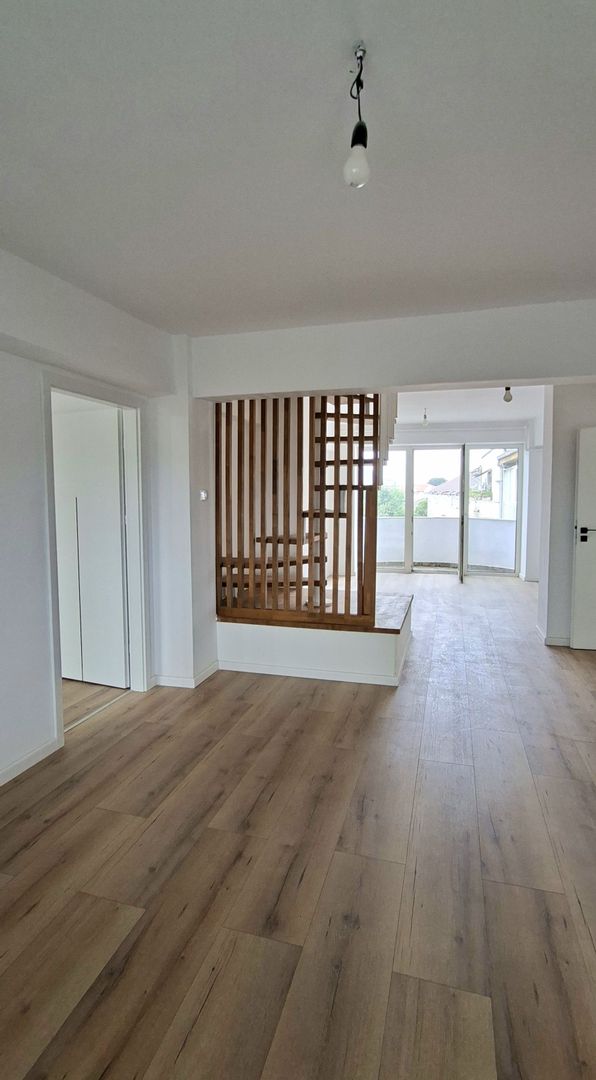 Apartament complet renovat cu scara interioara - Poză 8