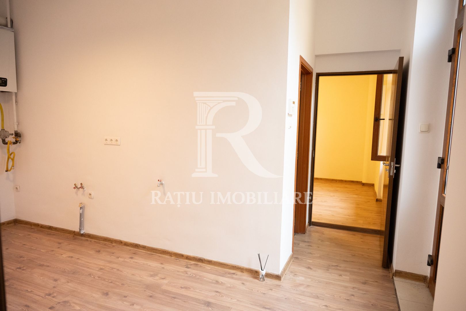 Apartament cu 2 camere | Pietonala | Ultracentral | Oradea - Poză 3