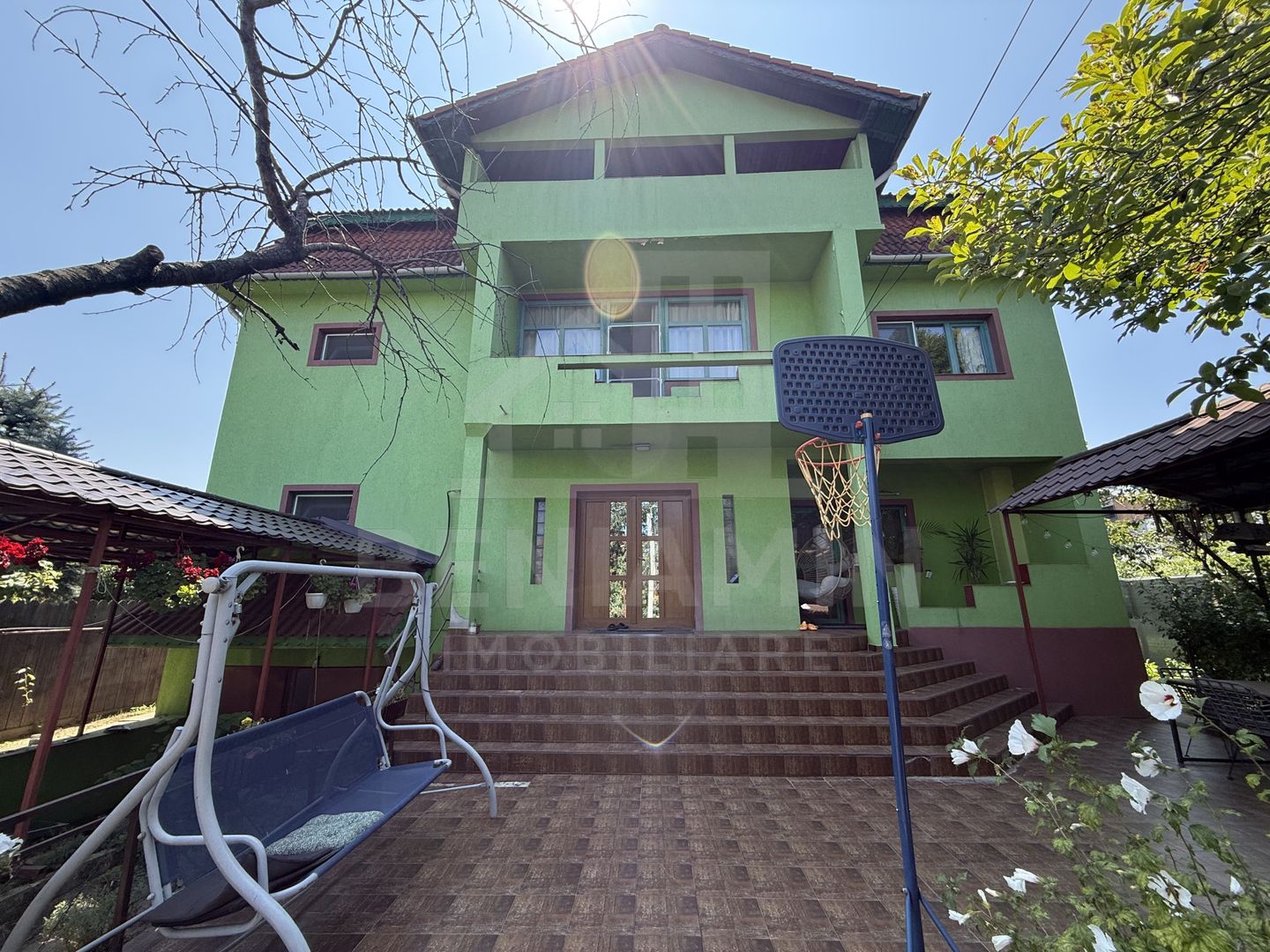 Casa Spatioasa D+P+1+M – 615mp - Teren 1000mp - Rovine - Poză 1