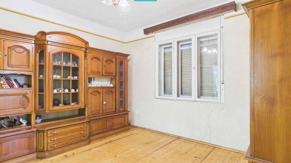 Casă cu 4 camere și teren de 4227mp în Curtici - Poză 6