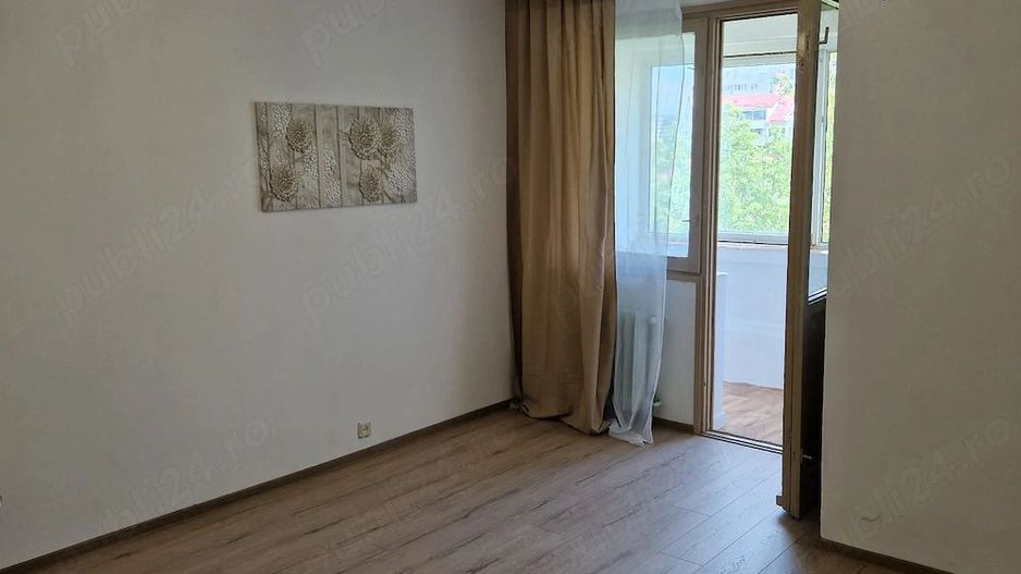 Garsonieră Titan, etaj 4, bloc reabilitat, preț negociabil - Poză 1