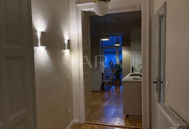 Apartament in imobil istoric, zona centrală in Cluj-Napoca, mobilat. - Poză 2