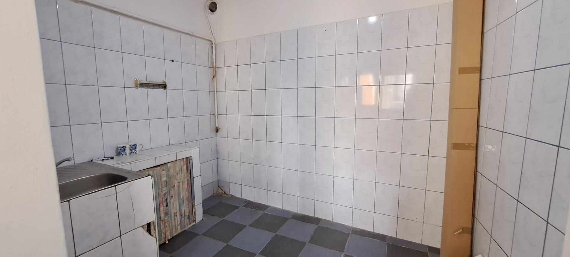 Tineretului, 350 metri metrou, casa 2 camere + curte, mutare imediat - Poză 8